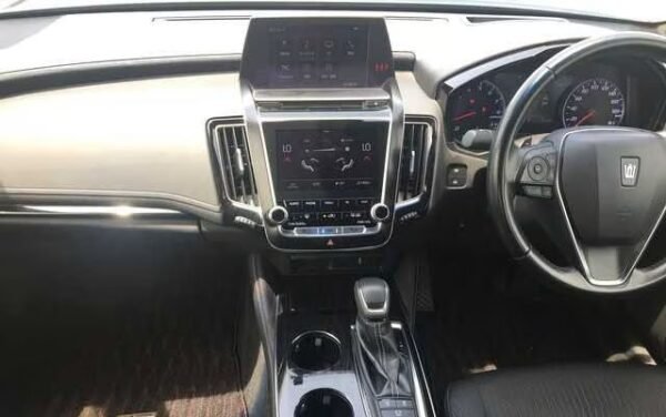 Toyota Crown 2019 S C PKG - Image 5