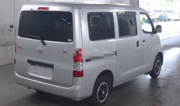 Hiace 2012 - Image 4